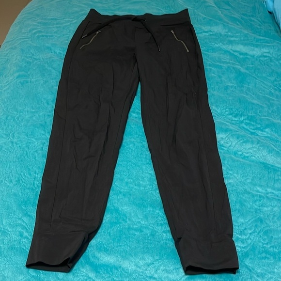 ATHLETA TREKKIE NORTH JOGGER women’s size 6T black, 3 zipper pockets tie waist - Picture 2 of 15